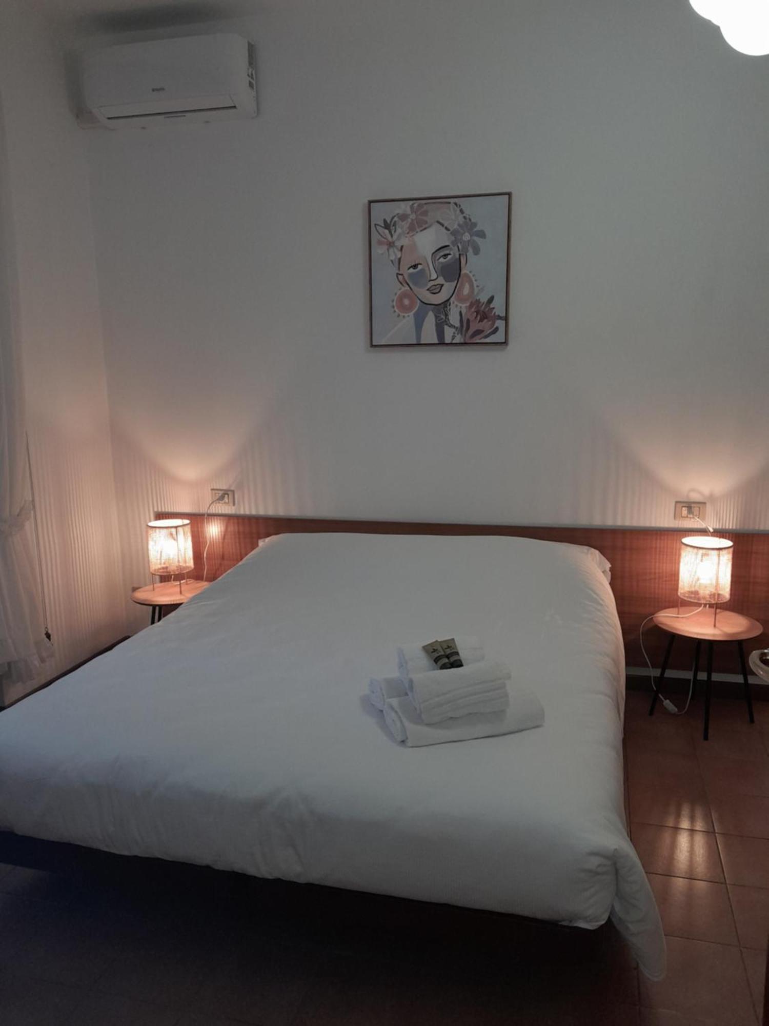Elisa Holidays Apartments Puegnago del Garda Esterno foto
