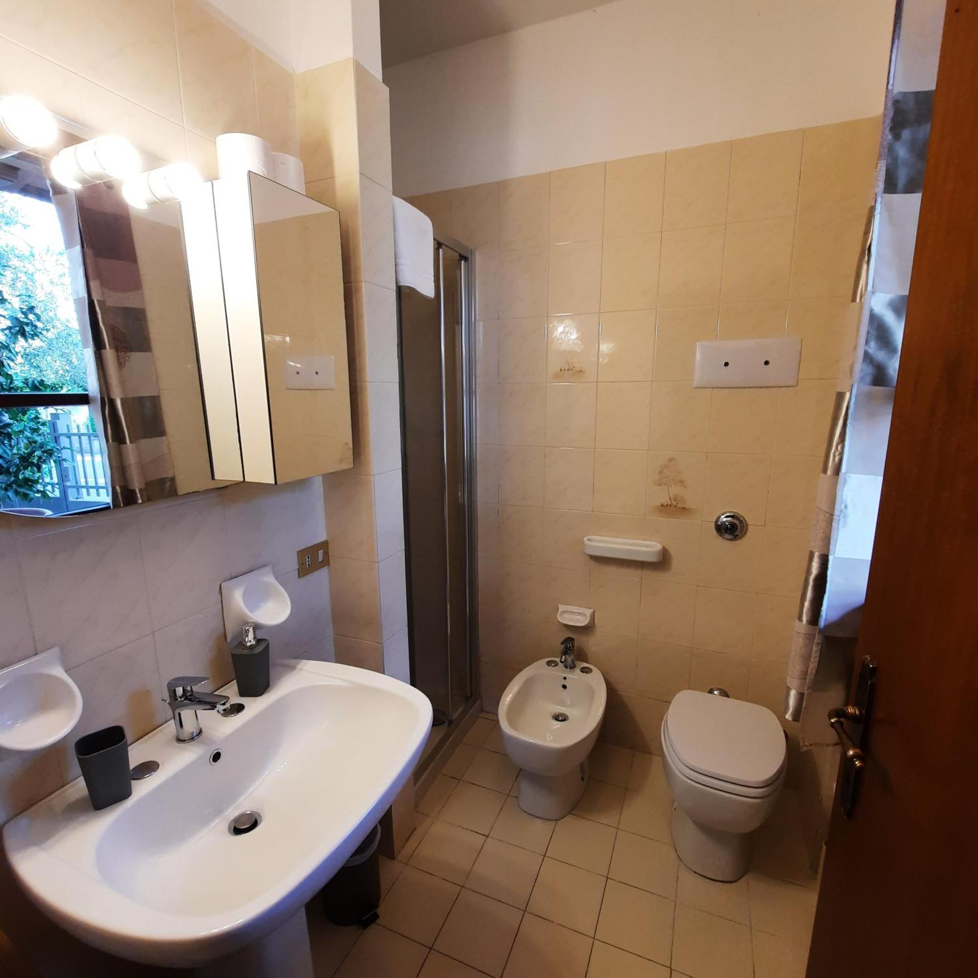 Elisa Holidays Apartments Puegnago del Garda Esterno foto