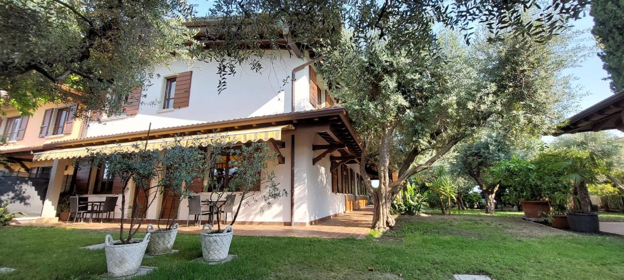 Elisa Holidays Apartments Puegnago del Garda Esterno foto